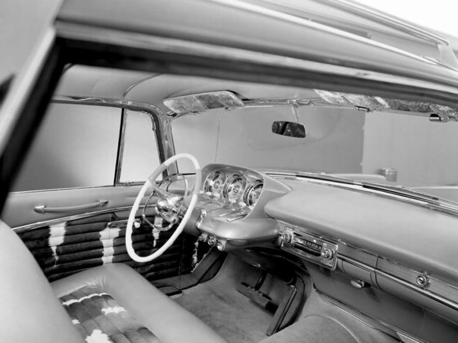 Интерьер Chrysler-Plymouth Plainsman Concept Car 1956 года  (фото 7 из 33)